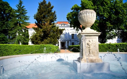 Kaštieľ Mojmírovce